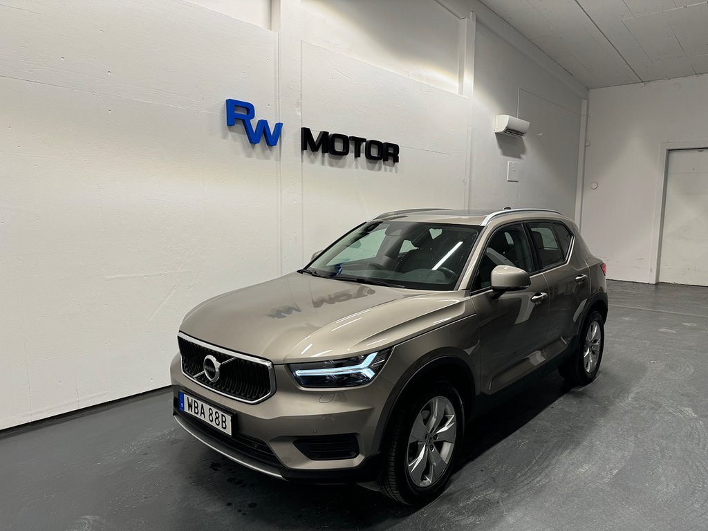 Volvo XC40 T2 129hk Momentum Pano H/K VOC P-värm B-kam Navi