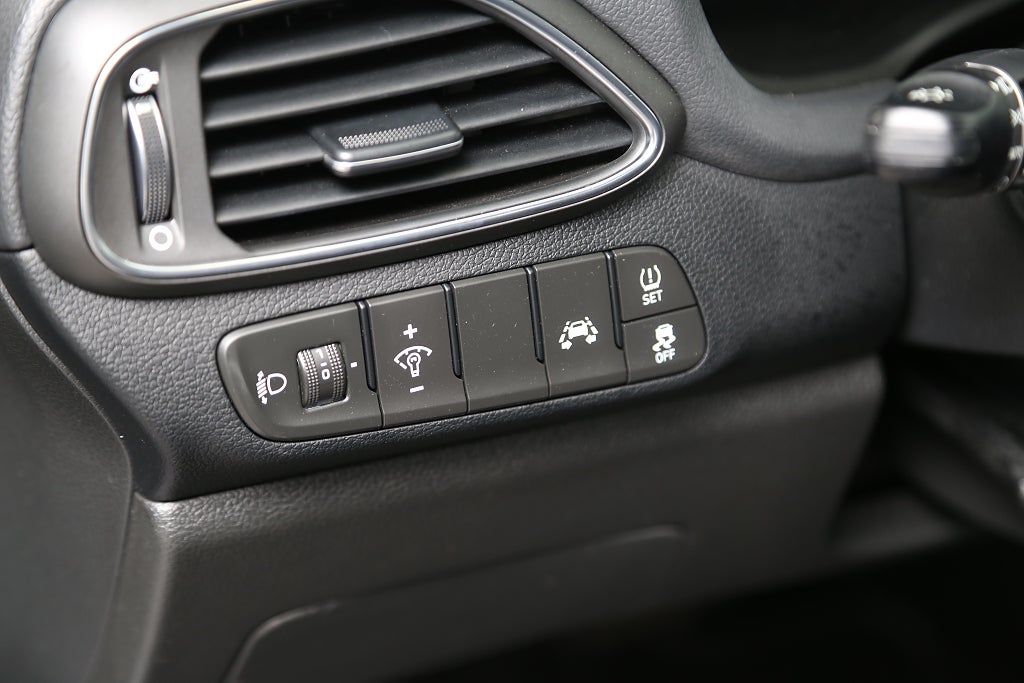 Hyundai i30 1,4 T-GDi 140hk Trend Kombi Aut CarPlay Kamera 2019