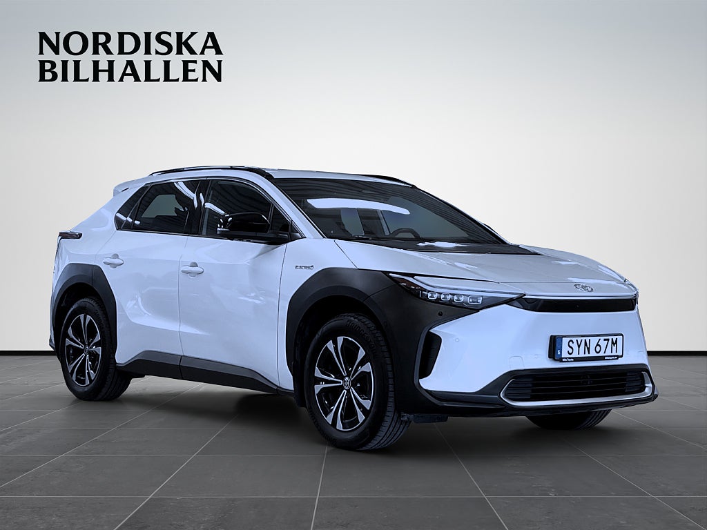 Toyota bZ4X 71.4 kWh AWD Executive MOMS 360-kamera JBL Dragkrok