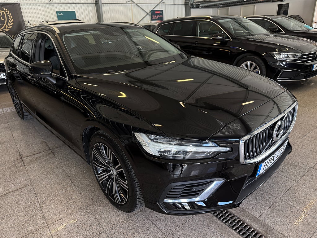 Volvo V60 Recharge T6 AWD 350hk Inscription 1 ägare Navi Keyless 