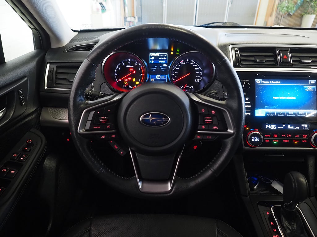 Subaru Outback 2.5 4WD Lineartronic 175hk Drag Skinn B-Kamera M-Värm 2018