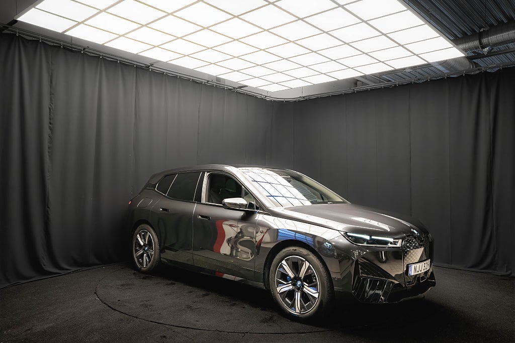 BMW iX xDrive50 PANO SKY LASER DRAG 360° H/K HUD 21'' MOMS