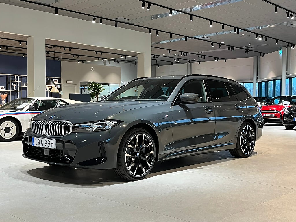 BMW 330e xDrive Touring M-Sport