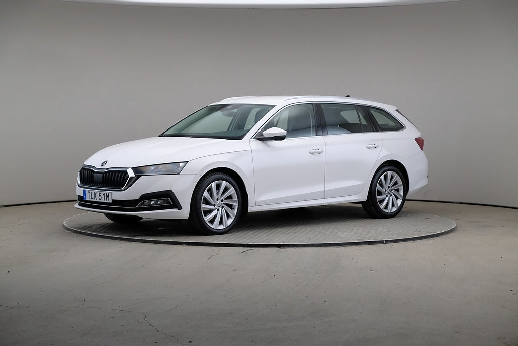 Skoda Octavia Kombi 4x4 200hk DSG Style Drag Värmare Cockpit
