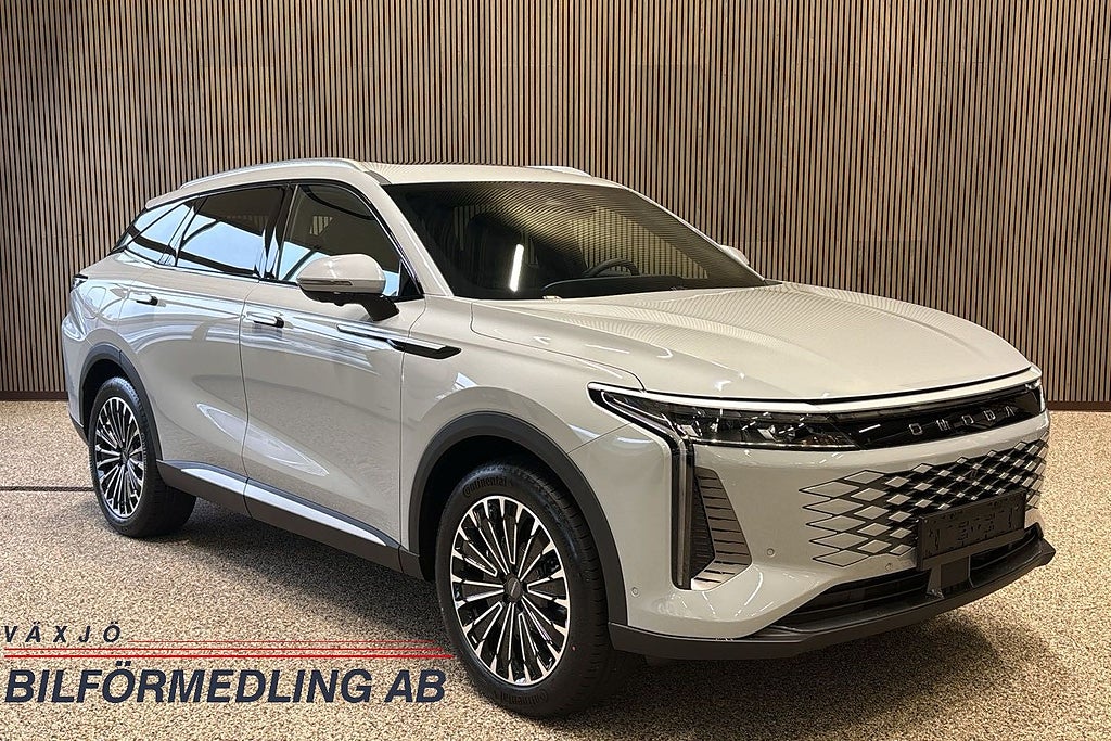 Omoda 9 1.5T + 34.46 kWh PHEV AWD Pano Elstol 360 BLIS Sony HUD