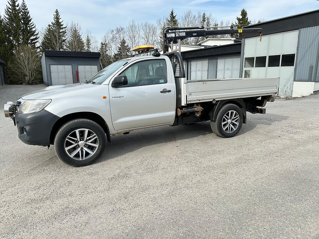 Toyota Hilux KRANBIL 2.5 4X4 Diff 144hk LÅNGT FLAK Värmare*