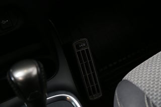 Halvkombi Toyota Yaris 21 av 23