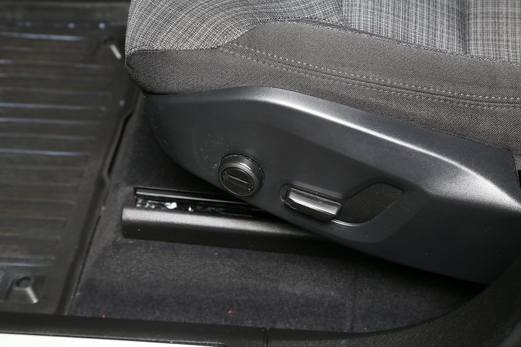 Volvo XC60 Recharge T6 350hk Momentum AWD Panorama Kamera Leasbar 2023