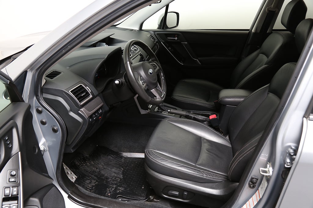 Subaru Forester 2,0i 150hk XE AWD Aut Skinn Extraljus Dragkrok 2019