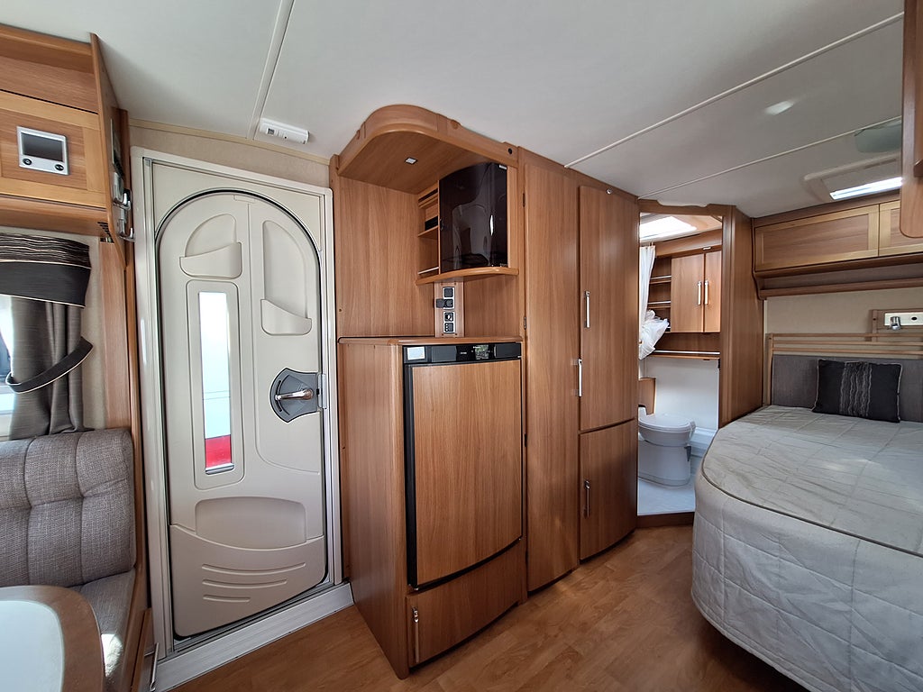 Kabe Briljant 470 XL KS Dubbelbädd, Solcell