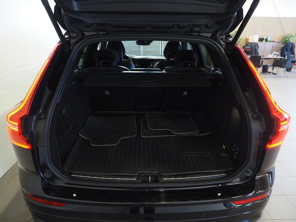 Volvo XC60 T5 AWD 250hk R-Design |Luftfjädring|Pano|Drag|22"| 2018