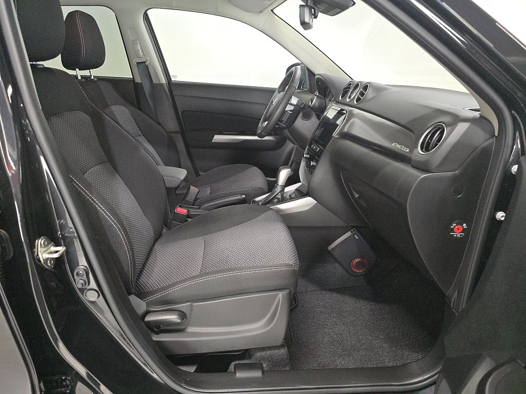 Suzuki Vitara 1.4T Hybrid AWD | V-Hjul M-Värm