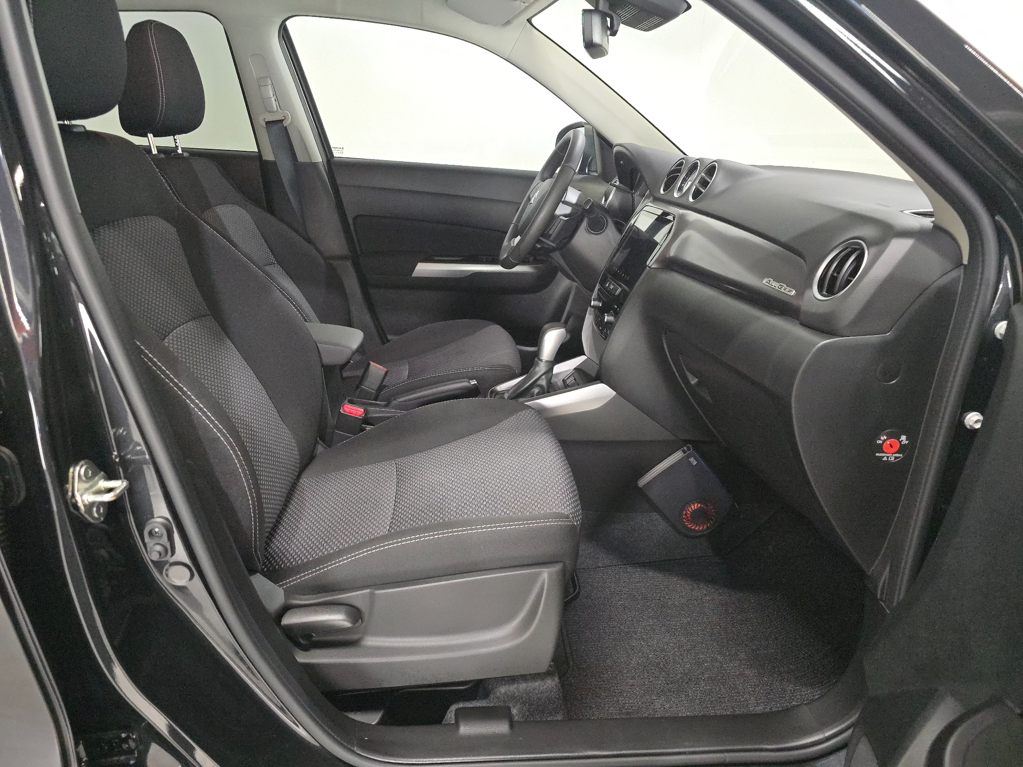 Suzuki Vitara 1.4T Hybrid AWD 2026, bild 6/43