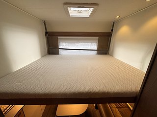 Husbil-halvintegrerad Bürstner Lyseo 744 TD 150HK AUT 17 av 25