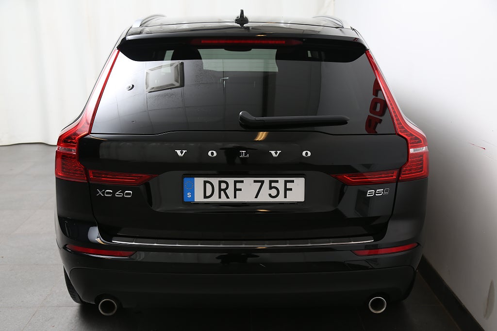 Volvo XC60 B5 Bensin 250hk Momentum Adv SE AWD Kamera Navi Leasbar 2021
