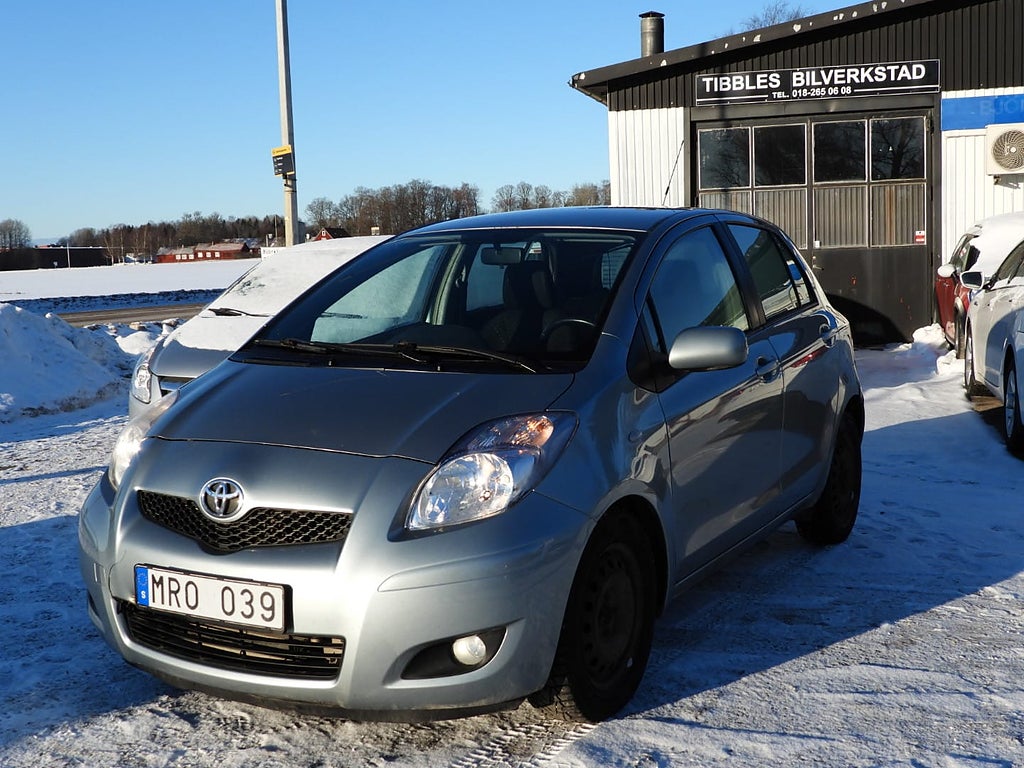 Toyota Yaris 5-dörrar 1.4 D-4D |NYSERVAD|KAMKEDJA| ENDAST 2-ÄGARE
