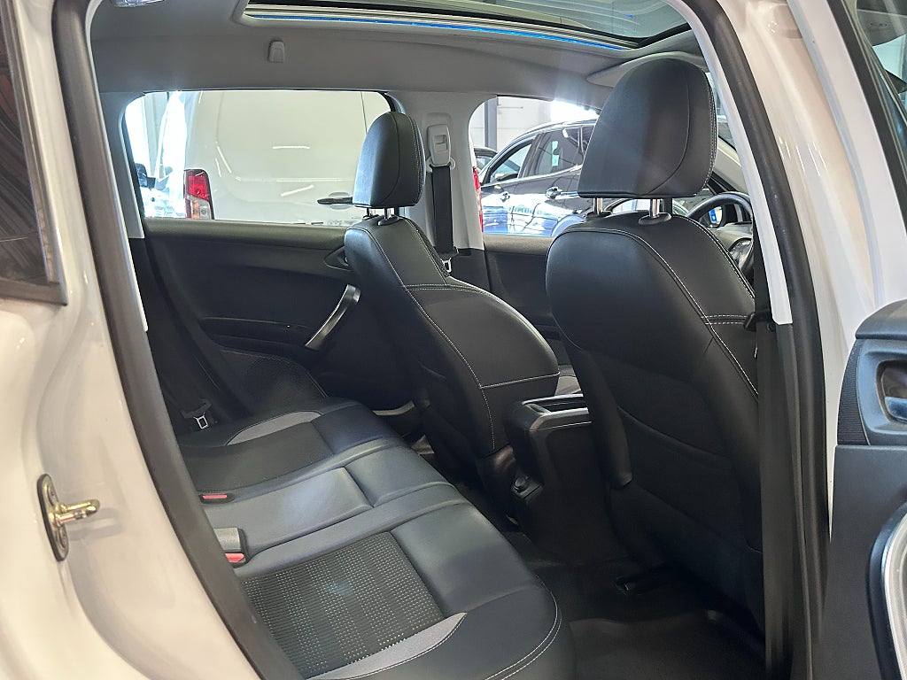 Peugeot 2008 Allure 1.2 VTi Panorama, dragkrok thumbnail