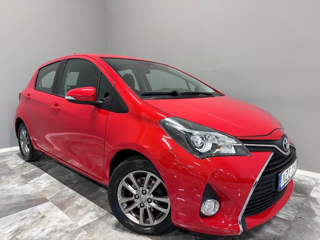Toyota Yaris 5-dörrar 1.33 Dual/Kamera/Nyservad/Låga mil/1 Ägare