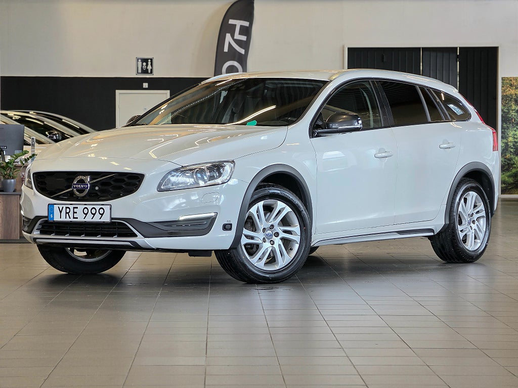Volvo V60 Cross Country D3 / Momentum /Drag/Värmare/Rattvärme/Kamrem b