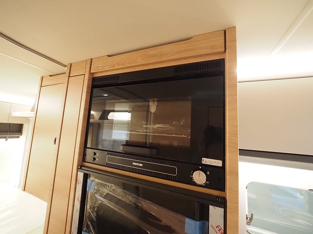 Knaus L!ve I 700 MEG 180hk I ALDE I Låga långbäddar