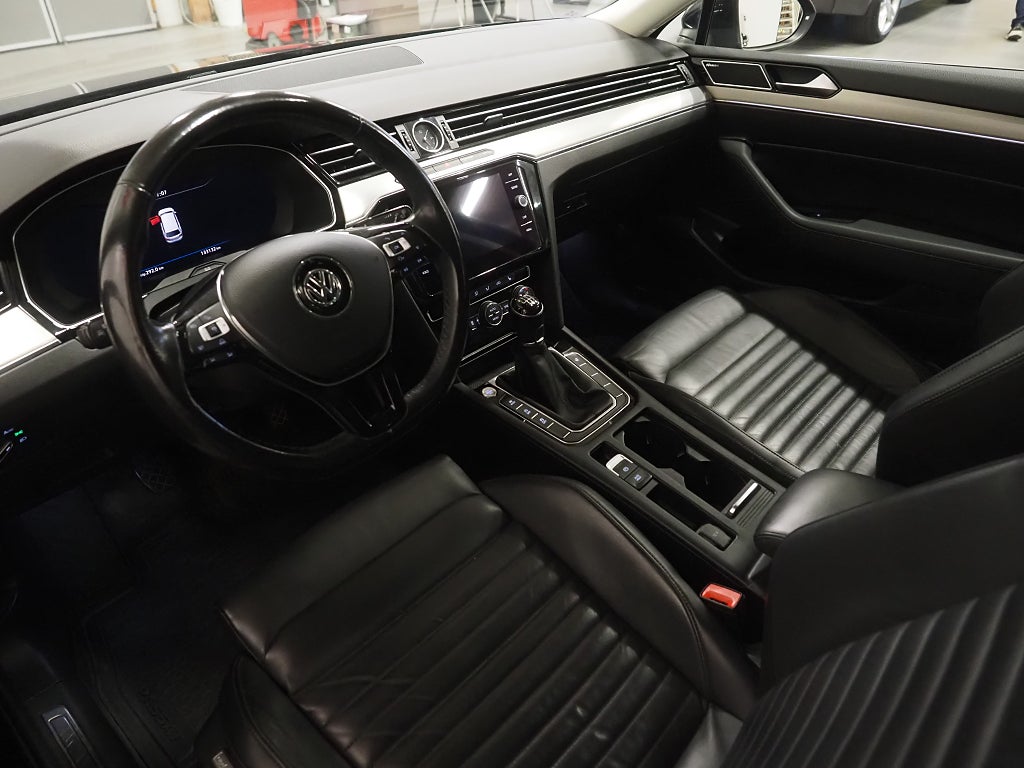 Volkswagen Passat SC TDI 190hk R-Line |Drag|D-värm|Kamera|Cockpit| 2018