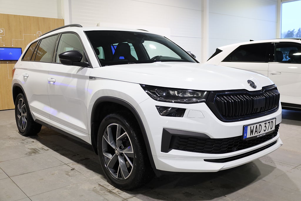 Skoda Kodiaq 2.0 TSI 4x4 Sportline Drag Värmare Kamera Cockpit 2023