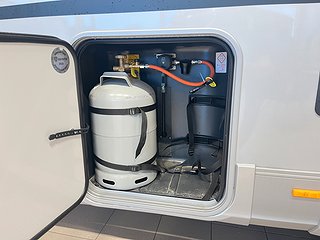 Husbil-halvintegrerad Adria MATRIX SUPREME 670 DL 9 av 28