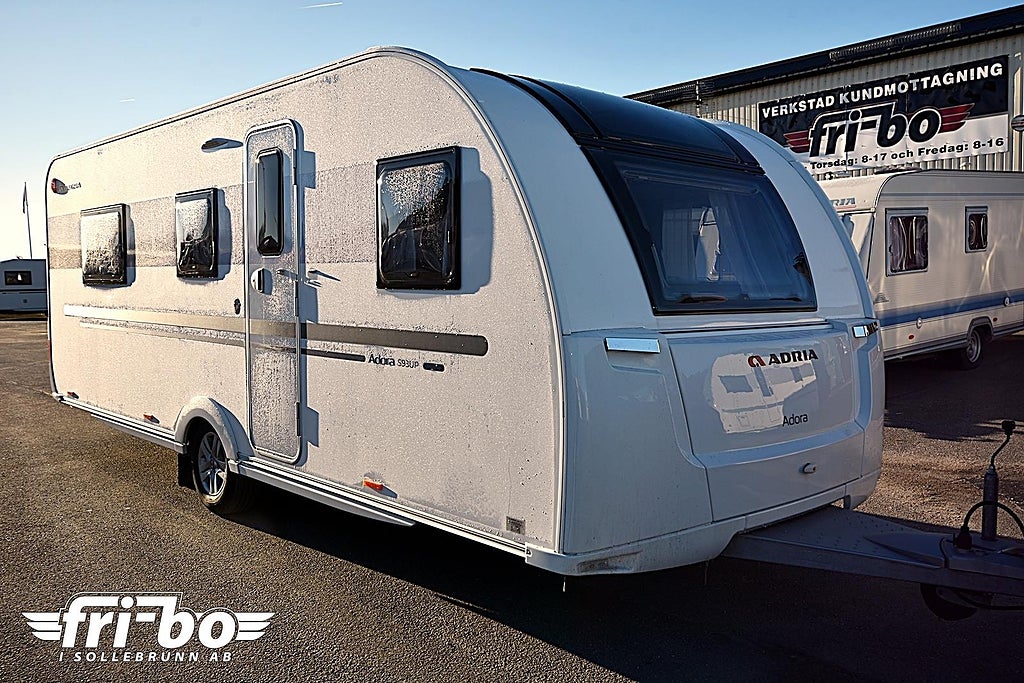 Adria 593 UP Adora, Queenbed