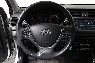Halvkombi Hyundai i20 15 av 25