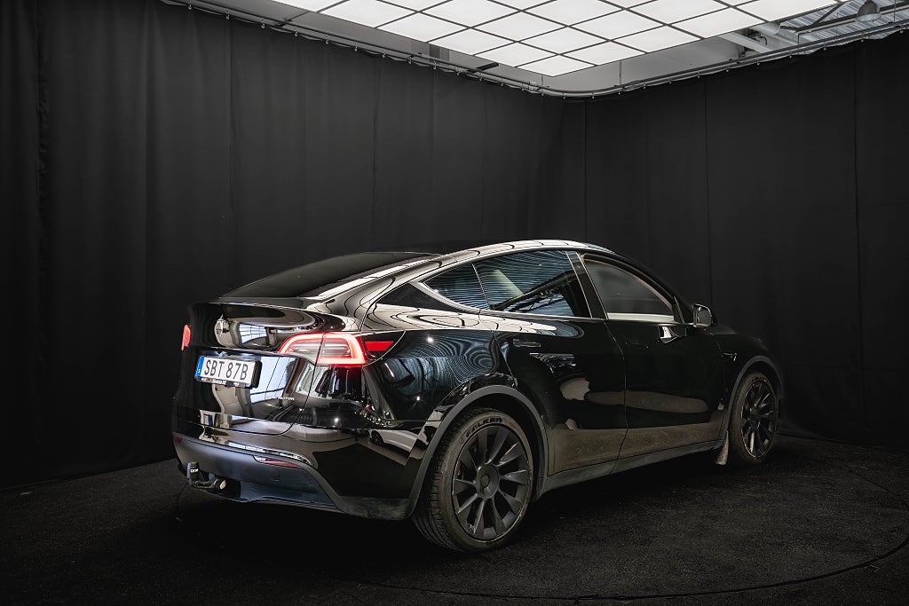 Tesla Model Y Long Range AWD 20'' DRAG PANO 1-ÄGARE 91.2%SoH MOMS