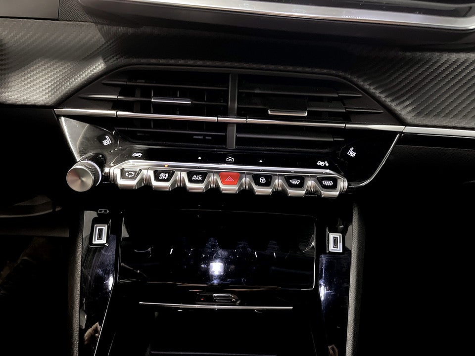 Bild på Peugeot 2008  Allure 1.2 PT 130hk B-KAMERA CARPLAY