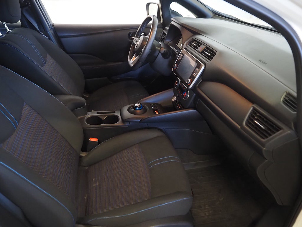 Nissan Leaf 40 kWh 150hk Acenta |Backkamera| Rattvärme | 2023