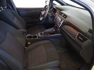 Halvkombi Nissan Leaf 10 av 22