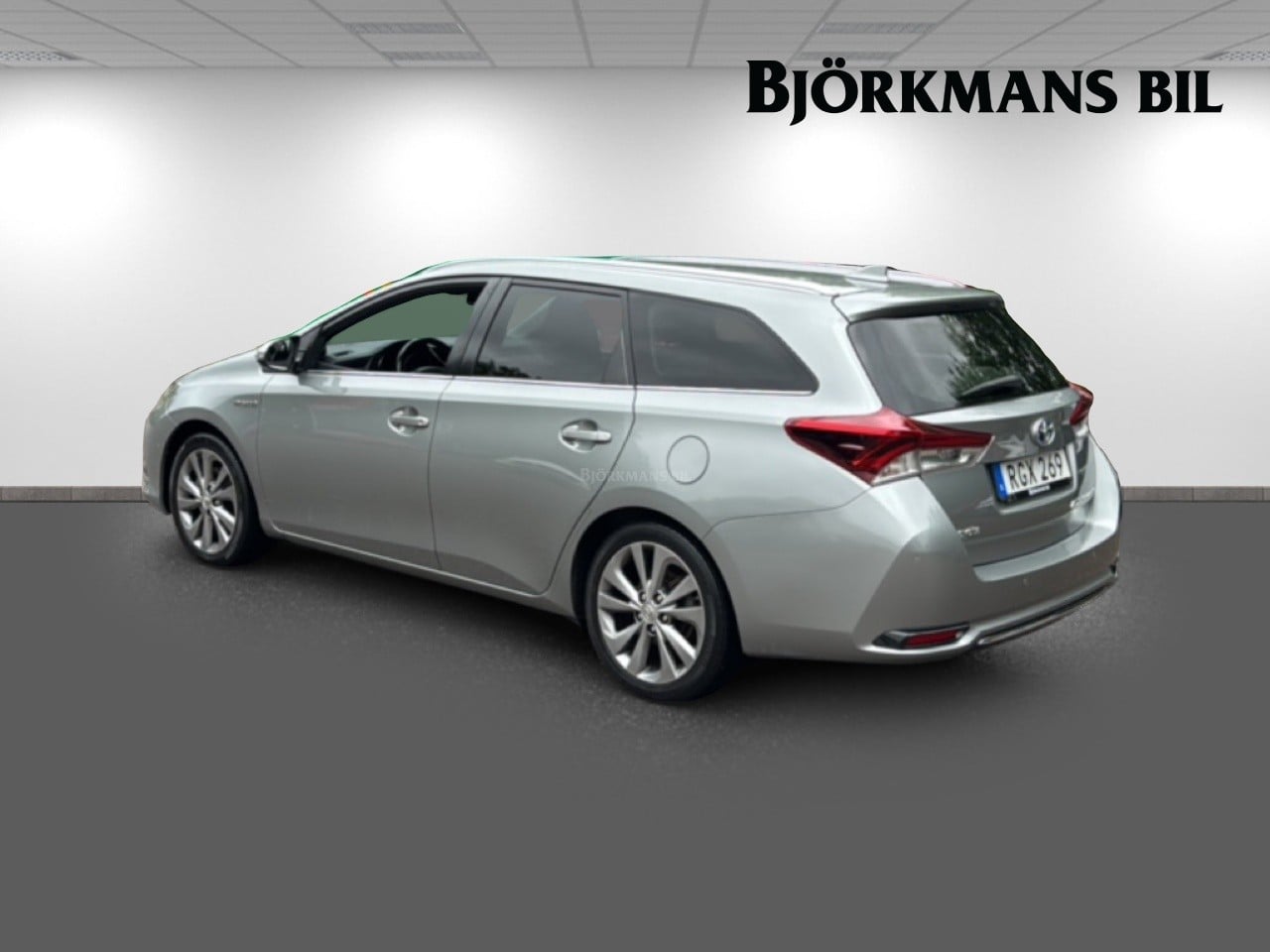Toyota Auris 1,8 HSD HYBRID 2016, photo 6/52