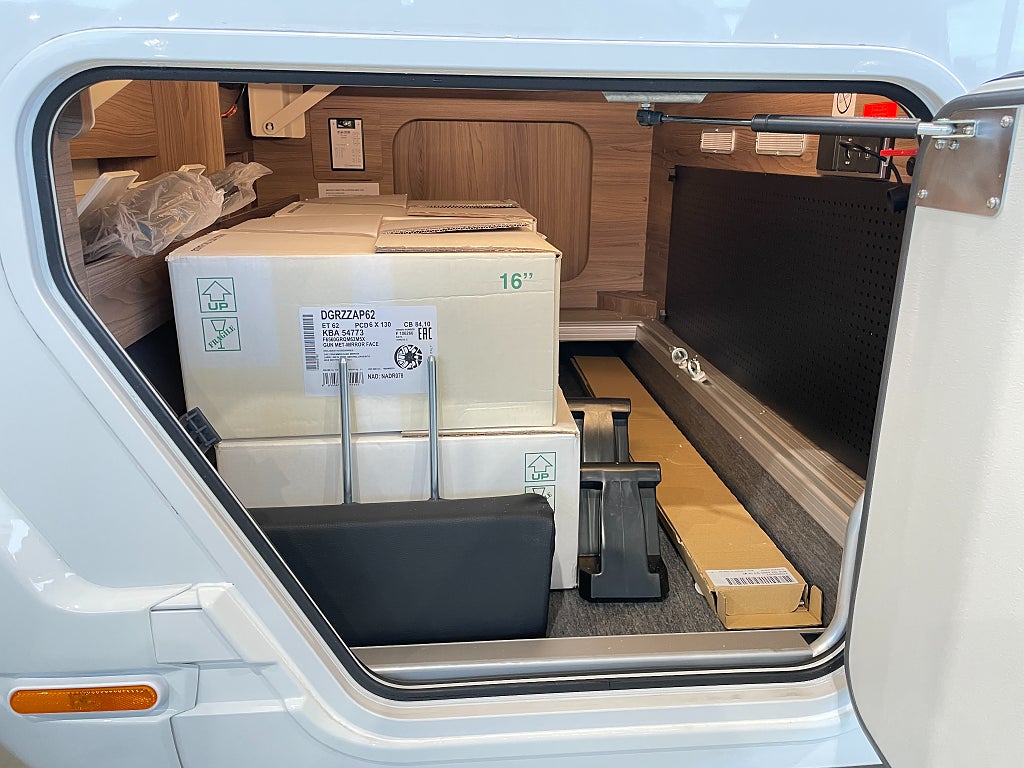 Kabe  Novum Compact 720 LXL / ALDE / Ugn / B-kort / Litium /   - Kabe