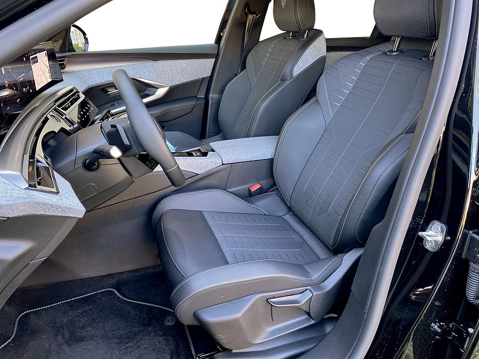 Bild på Peugeot 5008 GT Hybrid 145hk Aut 7-SITS B-KAMERA CARPLAY