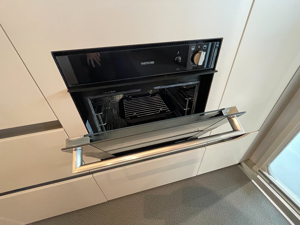 Adria Adora 613 HT / ALDE / Solcell / Långbäddar / Ugn - Adria