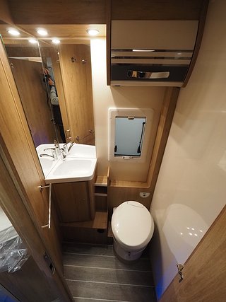 Husbil-halvintegrerad Ci Elliot 87 XT GO 17 av 22