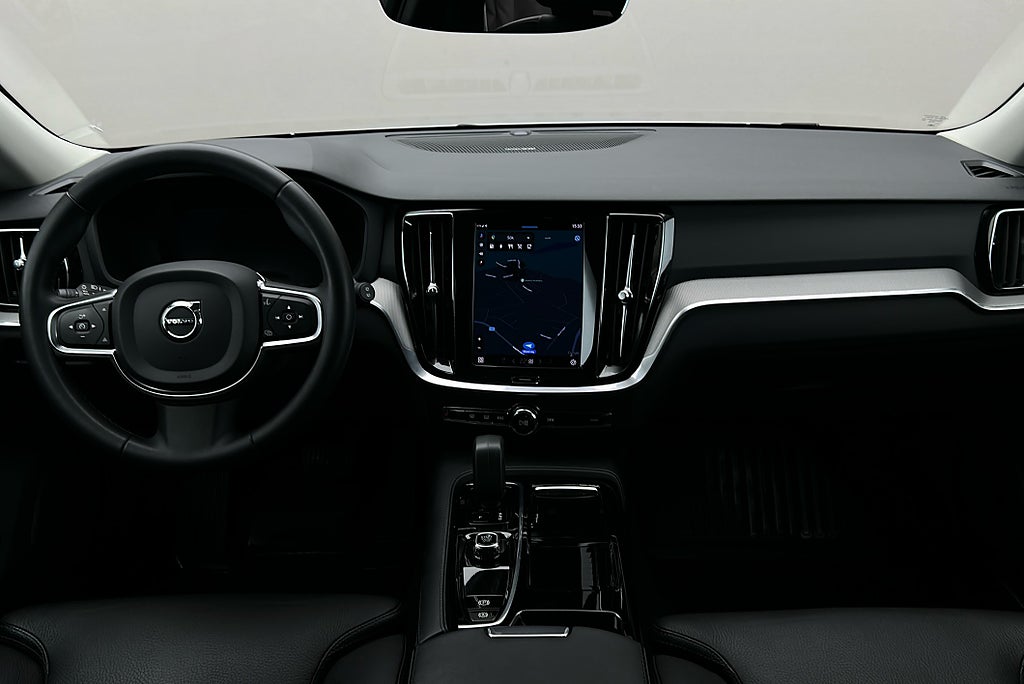 Volvo V60 Recharge T6 350hk AWD Core Edition Läder H/K