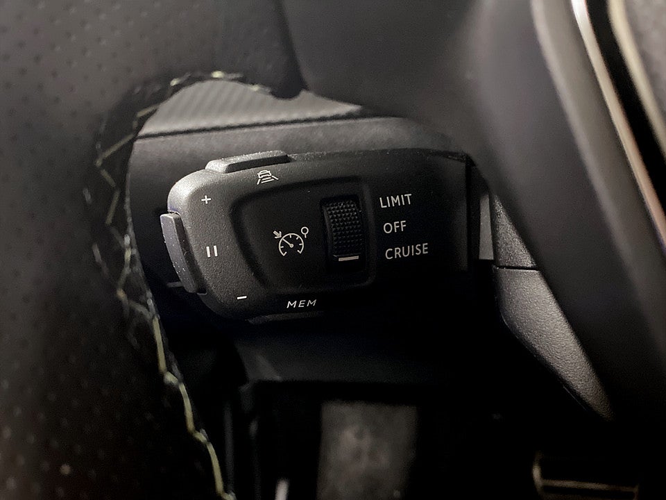Bild på Peugeot 2008 GT Hybrid 145hk Aut B-KAMERA CARPLAY