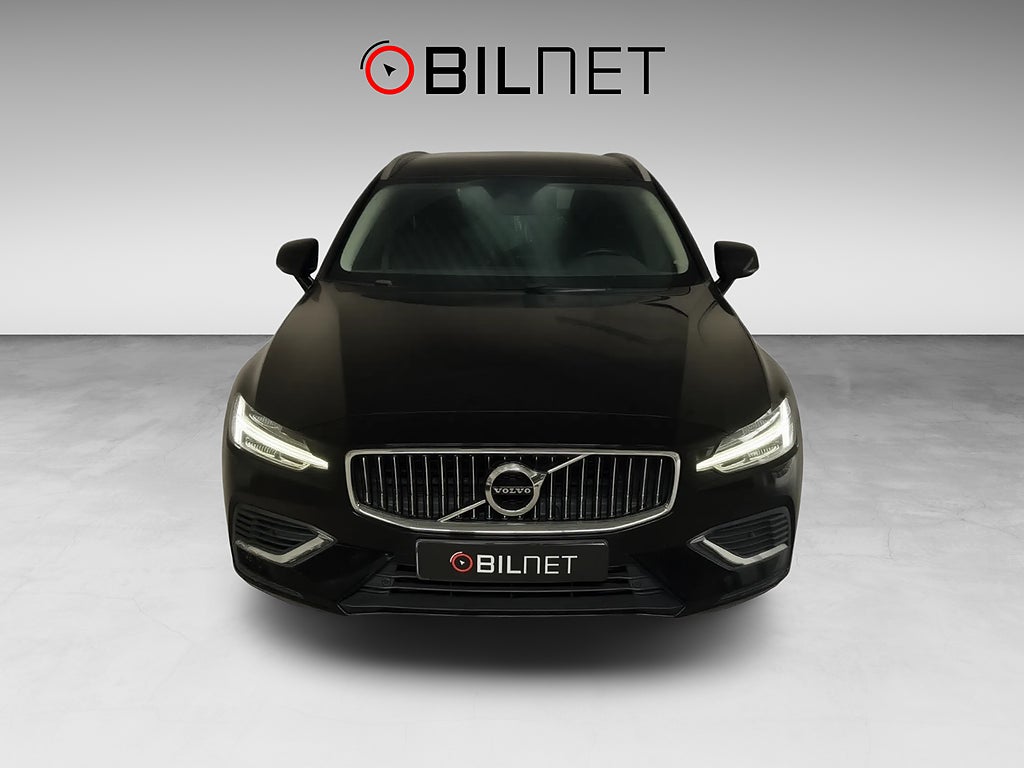 Volvo V60 Recharge T8 AWD *3,99%* Plug-In Pano Navi Kamera VOC