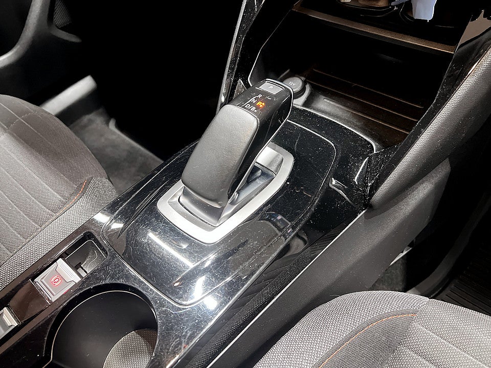 Bild på Peugeot e-2008 Active Pack 50 kWh 136hk Aut P-SENSORER BAK