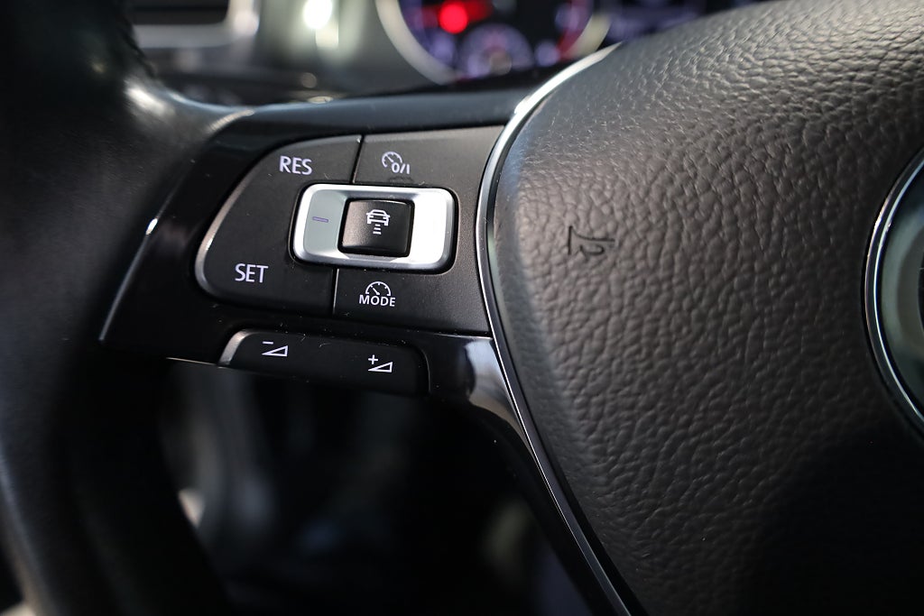 Volkswagen Golf 5-dörrar 1.0 TSI AUT CarPlay PDC Pluspaket 2018