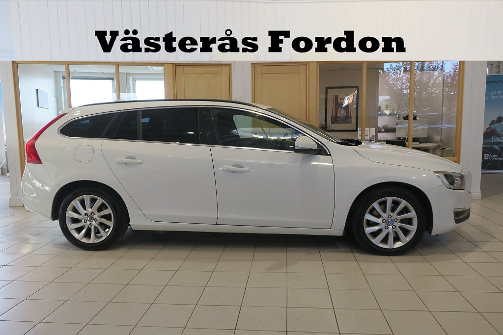 Volvo V60 D4 AWD Momentum Drag Värmare Rattvärme P-Sensorer