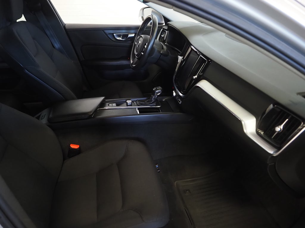 Volvo V60 D3 Geartronic Momentum | Drag | B-Kamera | D-Värmare | 2019