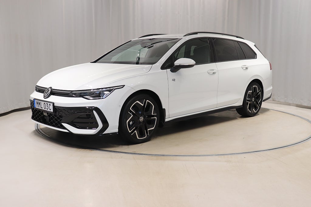 Volkswagen Golf Sportscombi R-Line 1,5 eTSI 150Hk Drag Värmare LAGERBIL 2026