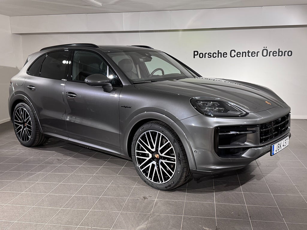 Porsche Cayenne E-Hybrid "Sportig höstkampanj"