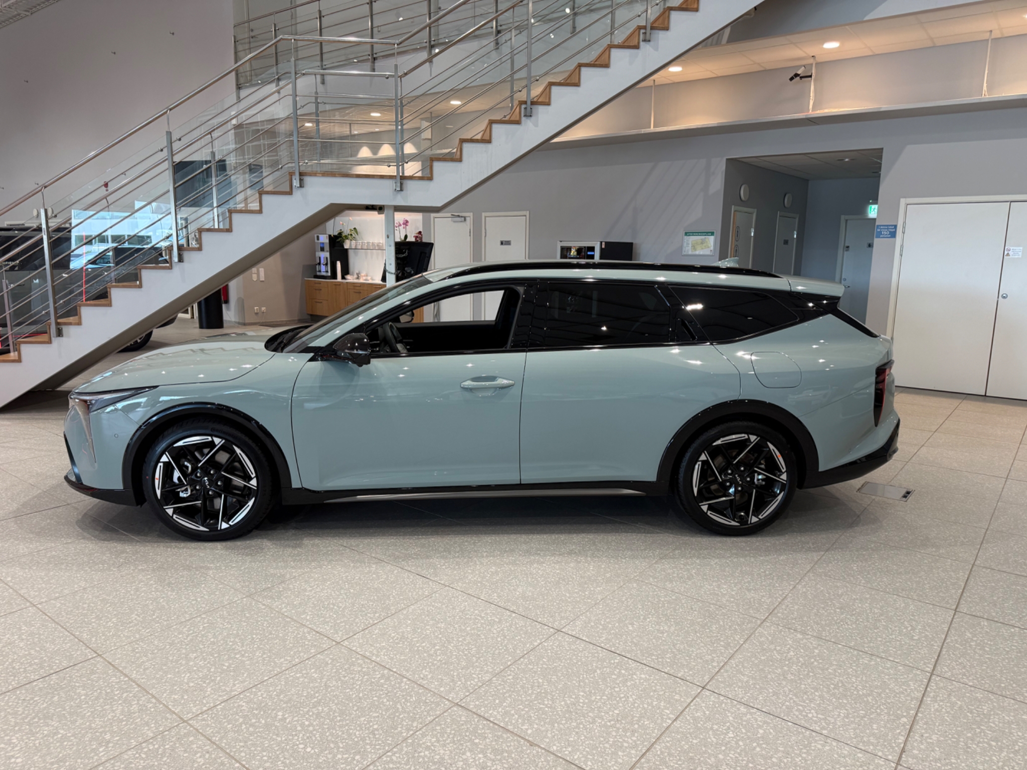 Kia K4 SW 1.6 T-GDI DCT GT-Line 2026, bild 2/39
