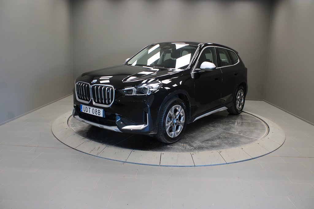 BMW iX1 xDrive30 xLine / Comfort / Dragkrok