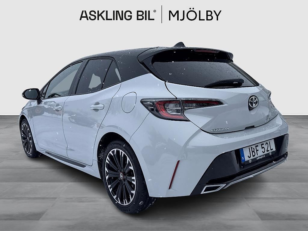Toyota Corolla 2023 - miniatyr 3